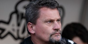 Ex-técnico do Coritiba é favorito para assumir SAF promovida à Série B