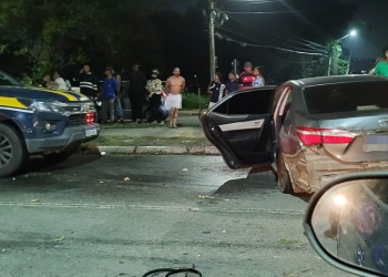 VÍDEO: Homem tenta fugir da PRF, mas bate em canteiro e acaba detido em Campos