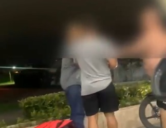 VÍDEO: Desentendimento durante entrega de pedido gera discussão entre motoboy e dois homens em condomínio de Campos