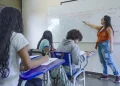 Flávio quer escolas militares; Lula propõe ampliar educação integral