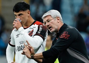 Técnico do Athletico admite fragilidade preocupante: “Está nos tirando a confiança”