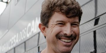 Tcheco ganha ídolo como reforço na comissão do Paraná Clube