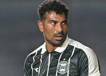 Campeão da Libertadores, veterano do Coritiba reencontra Fluminense pela primeira vez