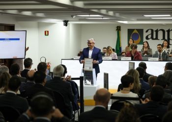 Maior leilão do pré-sal termina com sete dos 13 blocos arrematados